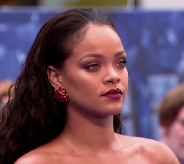 “Rihanna” ขึ้นแท่นเศรษฐีพันล้านดอลล่าร์อย่างเป็นทางการ