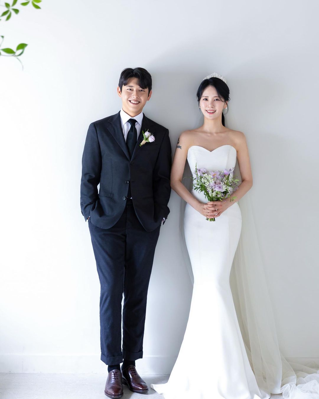 ฮันนีมูนในไทย!! 'คังจุน C-Clown' สละโสดกับสาวสวยนอกวงการ ฮันนีมูนในไทย!! 'คังจุน C-Clown' สละโสดกับสาวสวยนอกวงการ