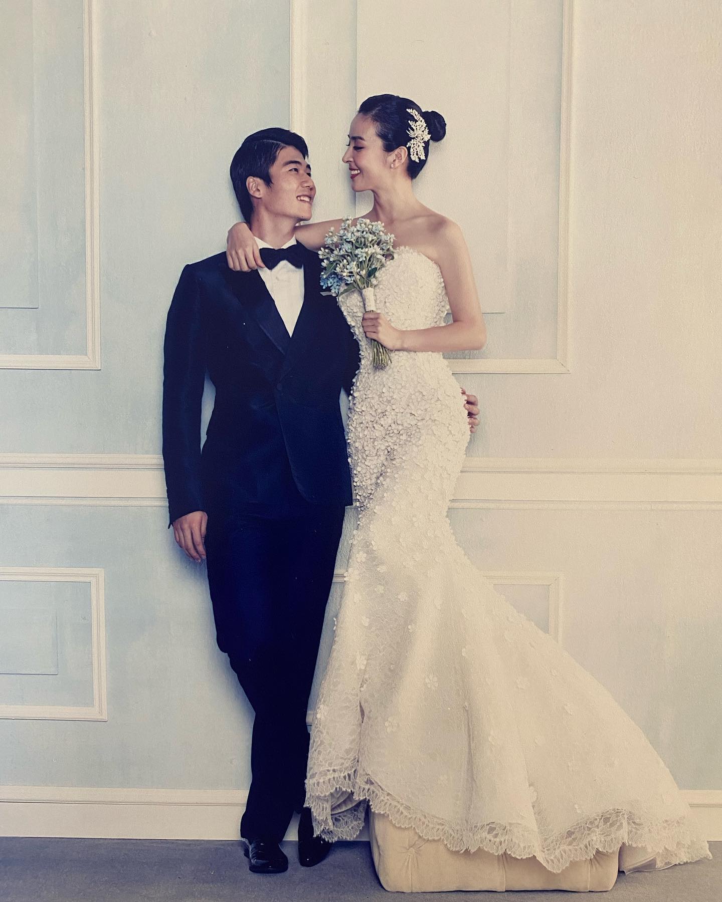  “ฮันฮเยจิน”  อวดภาพแต่งงาน ฉลองครบรอบ 10 ปี