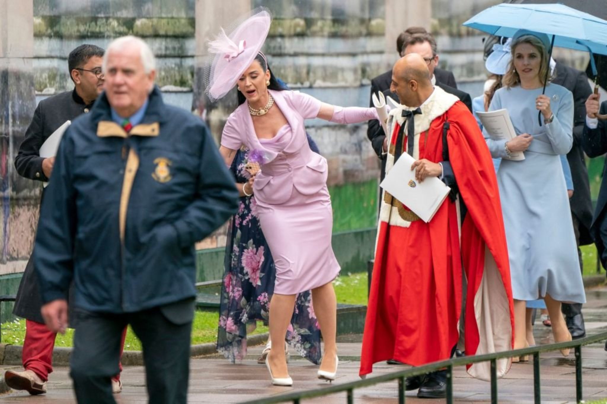 “Katy Perry” เป็นมีมฮาไปทั่วโลกเพราะหาที่นั่งในพิธีบรมราชาภิเษกไม่เจอ “Katy Perry” เป็นมีมฮาไปทั่วโลกเพราะหาที่นั่งในพิธีบรมราชาภิเษกไม่เจอ