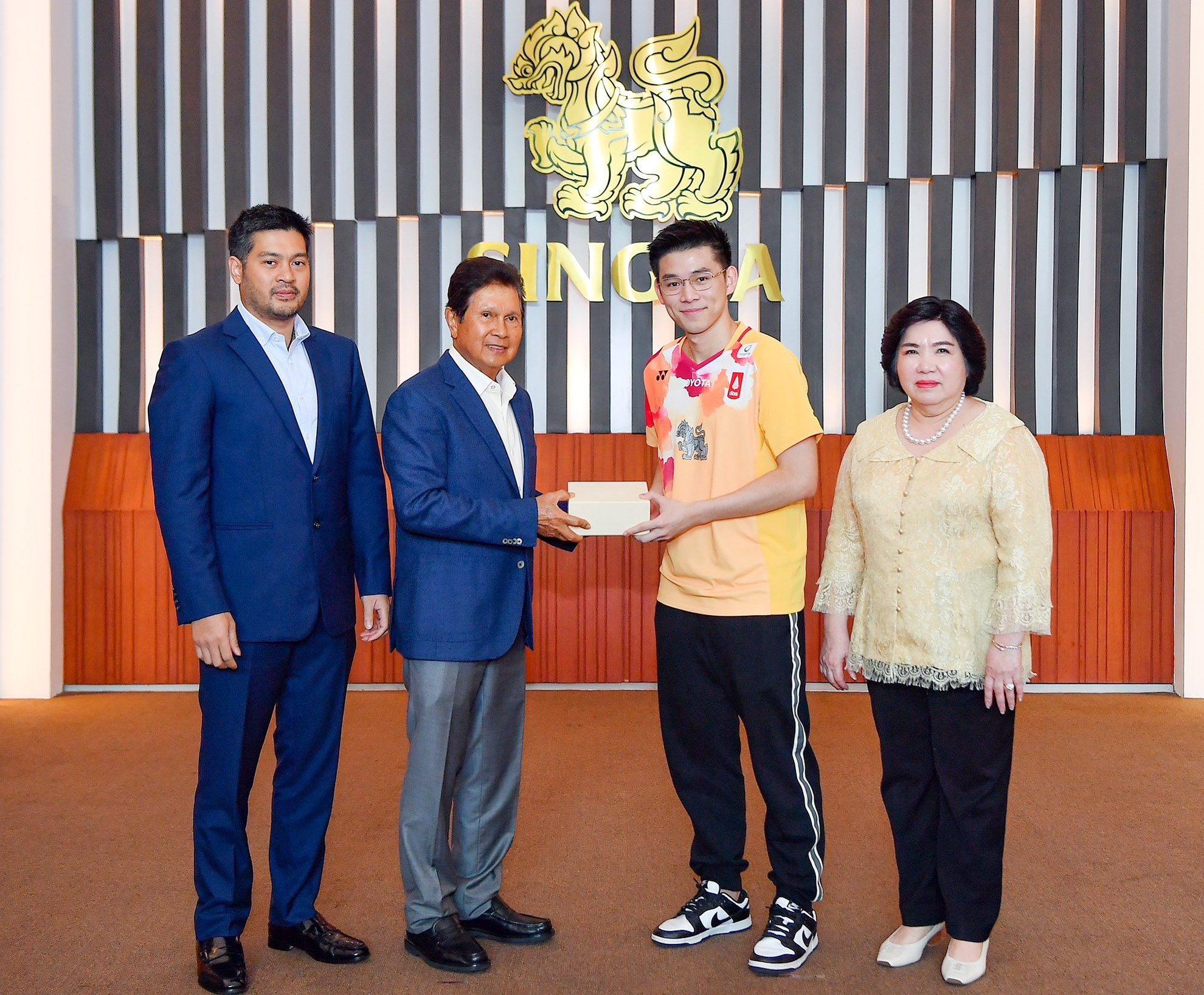 วิว เข้าขอบคุณ สิงห์ ผู้อยู่เบื้องหลังความสำเร็จ คว้าแชมป์ชายเดี่ยว แบดมินตันชิงแชมป์โลก 2023