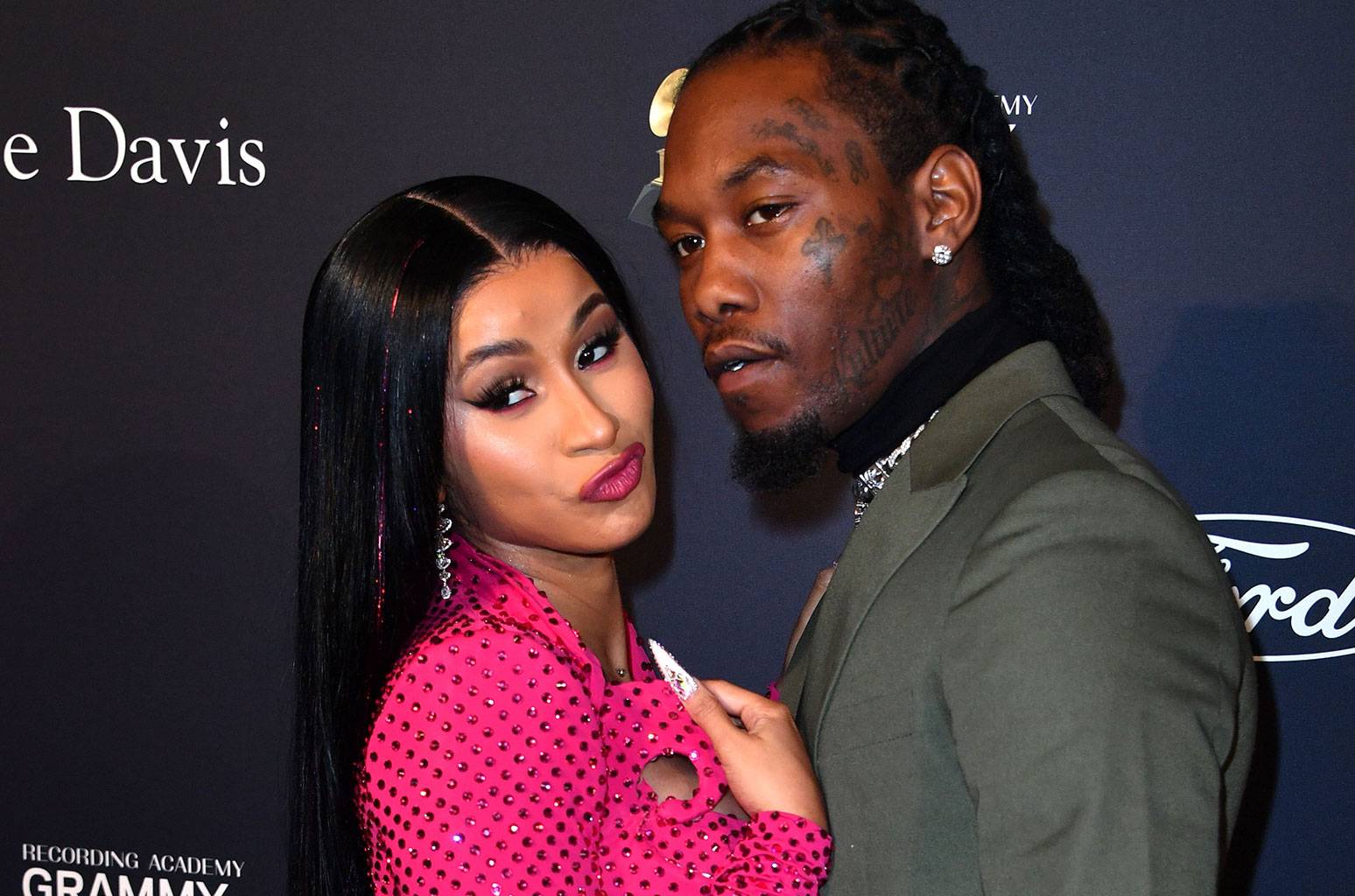 Cardi B สุดปลื้ม Offset ซื้อกระเป๋าแบรนด์ Chanel 6 ใบให้เป็นของขวัญวันวาเลนไทน์ (มีคลิป)