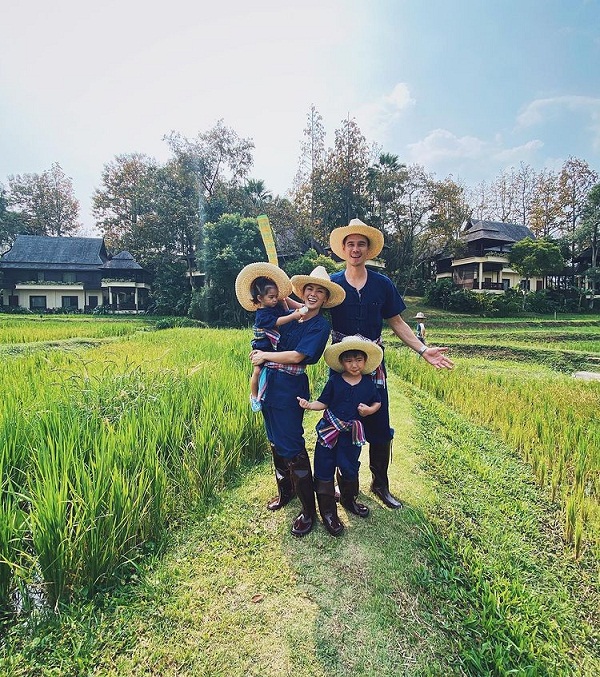 “ลีเดีย” ทำเพลงเซอร์ไพรส์ “แมทธิว” ครบรอบแต่งงาน 6 ปี (มีคลิป) “ลีเดีย” ทำเพลงเซอร์ไพรส์ “แมทธิว” ครบรอบแต่งงาน 6 ปี (มีคลิป)
