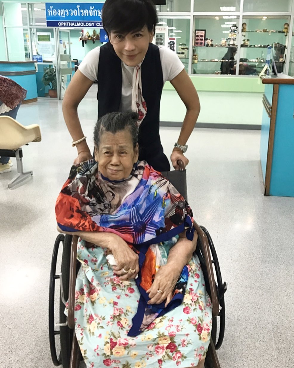 เปิ้ล หัทยา เศร้าสูญเสียคุณแม่ไปอีกคน หลังจากเมื่อปีที่แล้ว ตั้ว ศรัณยู จากไป 