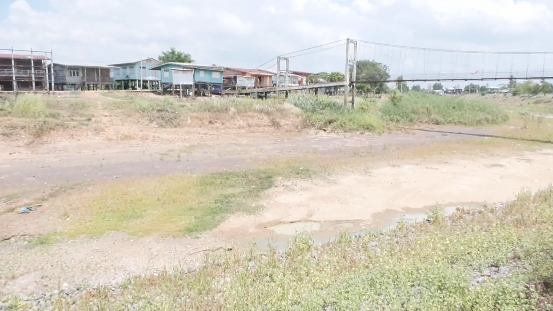 ภัยแล้งพิจิตรส่อรุนแรง แม่น้ำยมแห้งกว่า 126 กิโลเมตร ภัยแล้งพิจิตรส่อรุนแรง แม่น้ำยมแห้งกว่า 126 กิโลเมตร