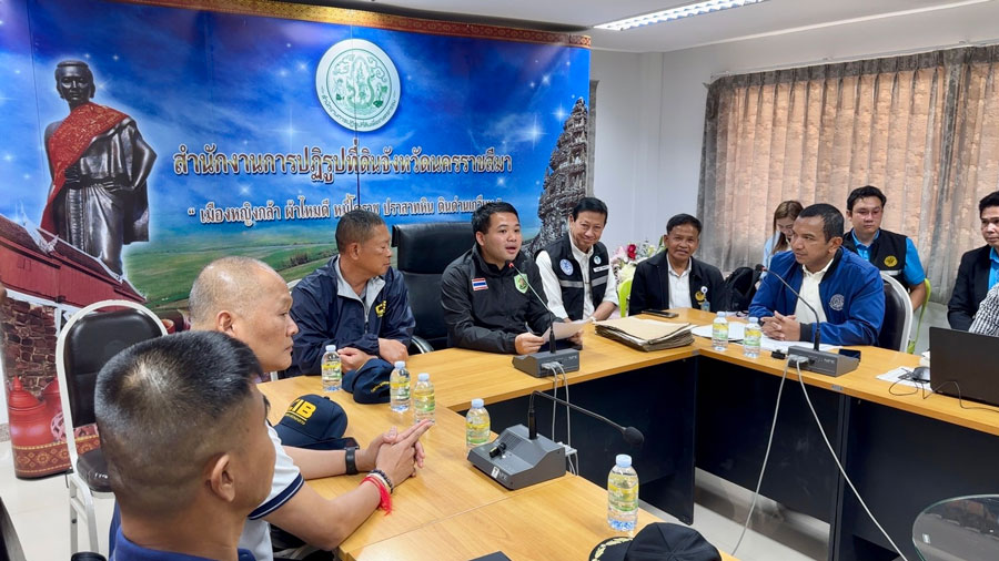 ทนายปราบโกง ลงพื้นที่ตรวจสอบ รง.แป้งมัน ปล่อยน้ำเสีย ลงที่ดิน สปก. ทนายปราบโกง ลงพื้นที่ตรวจสอบ รง.แป้งมัน ปล่อยน้ำเสีย ลงที่ดิน สปก.
