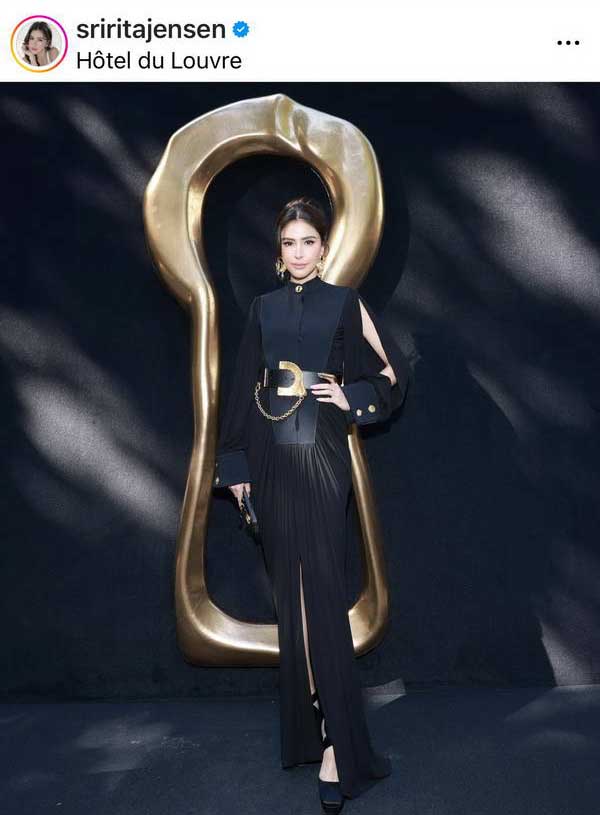 ลุคแรกสุดปัง! ศรีริต้า นั่งฟรอนต์โรว์ชม Paris Haute Couture Fashion Week ลุคแรกสุดปัง! ศรีริต้า นั่งฟรอนต์โรว์ชม Paris Haute Couture Fashion Week