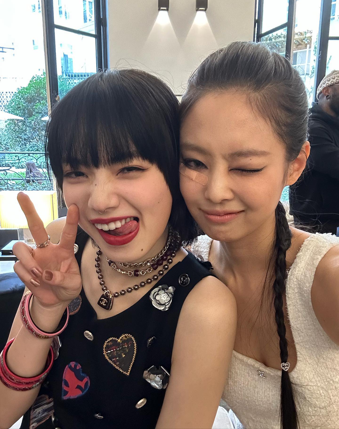 มีแต่ความฮอต!! 'พัคซอจุน-เจนนี่ BLACKPINK' กระทบไหล่ชมแฟชั่นโชว์ที่ปารีส มีแต่ความฮอต!! 'พัคซอจุน-เจนนี่ BLACKPINK' กระทบไหล่ชมแฟชั่นโชว์ที่ปารีส