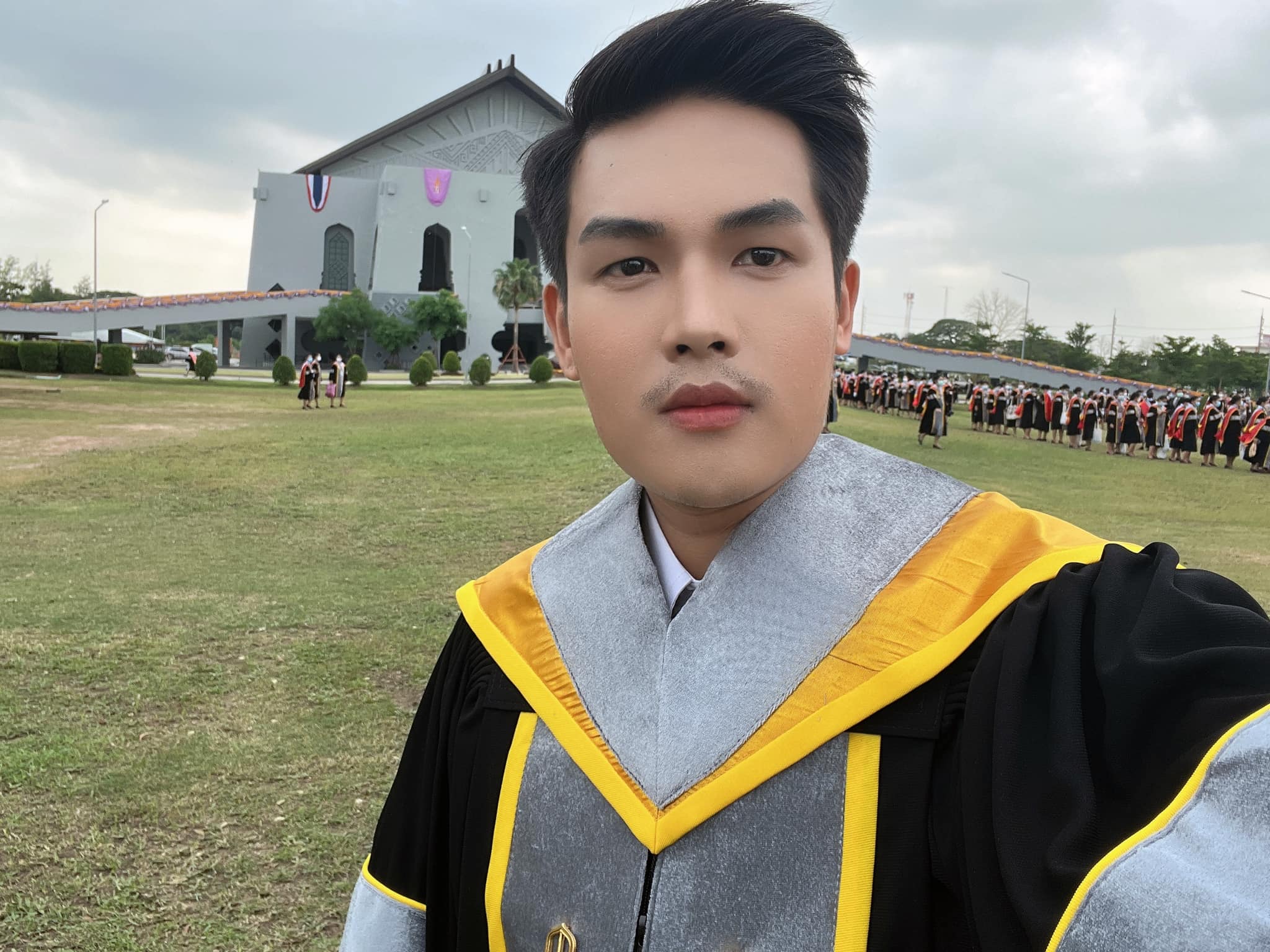 สุดภูมิใจ ลำเพลิน วงศกร คว้าปริญญาใบแรกของตระกูล