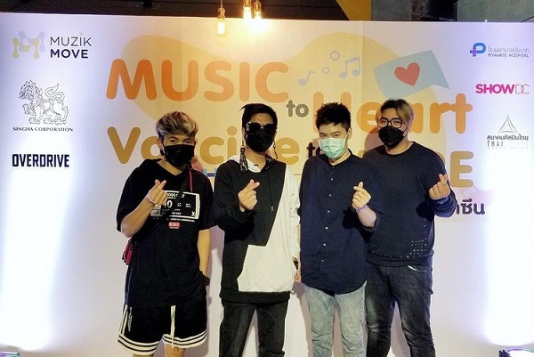 ที เจ็ตเซ็ตเตอร์ ร่วมร้องเพลงสร้างความผ่อนคลาย ให้คนที่ไปฉีดวัคซีน (มีคลิป) ที เจ็ตเซ็ตเตอร์ ร่วมร้องเพลงสร้างความผ่อนคลาย ให้คนที่ไปฉีดวัคซีน (มีคลิป)