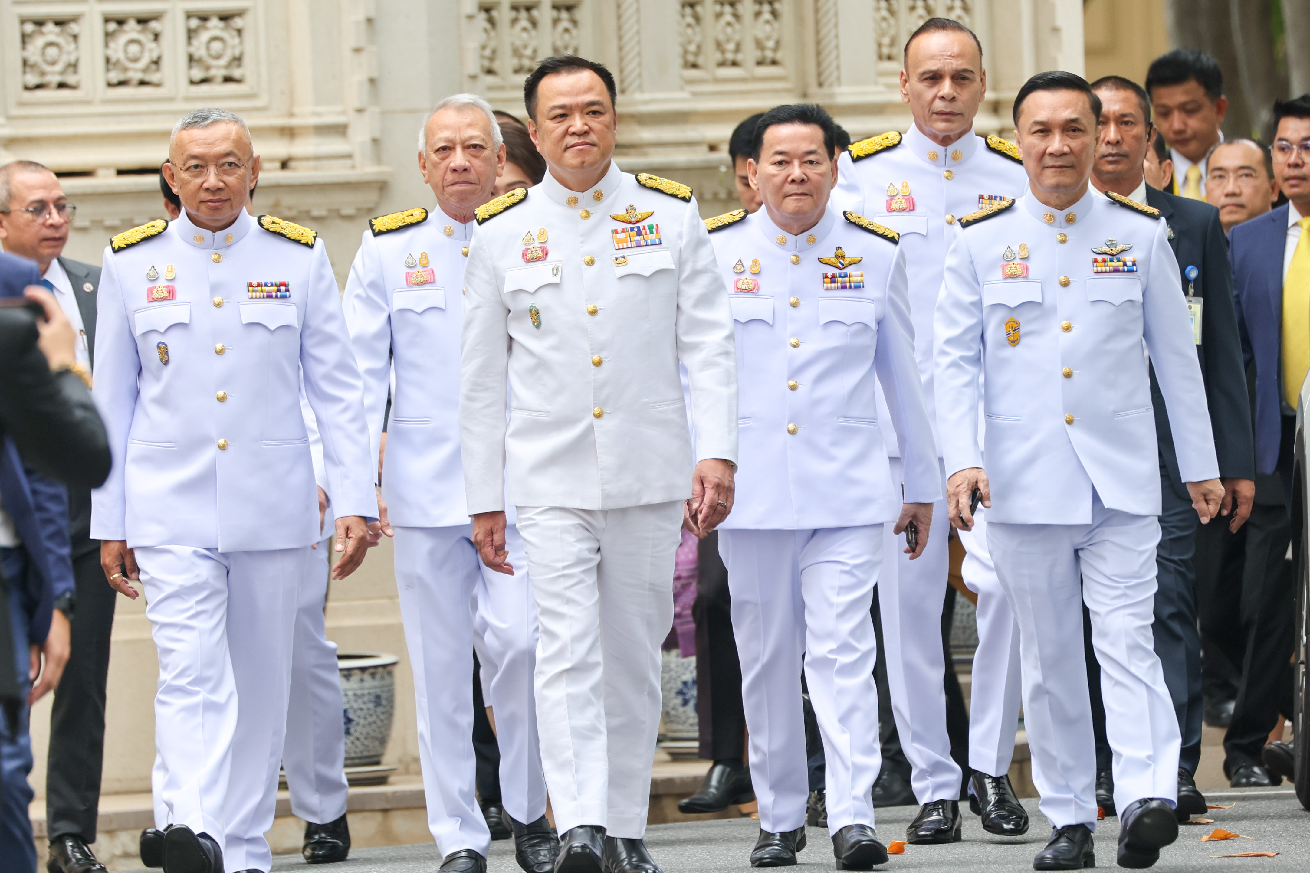 ประมวลภาพ นายกฯ นำครม.ชุดใหม่ถวายสัตย์ปฏิญาณตน-ถ่ายรูปใหม่