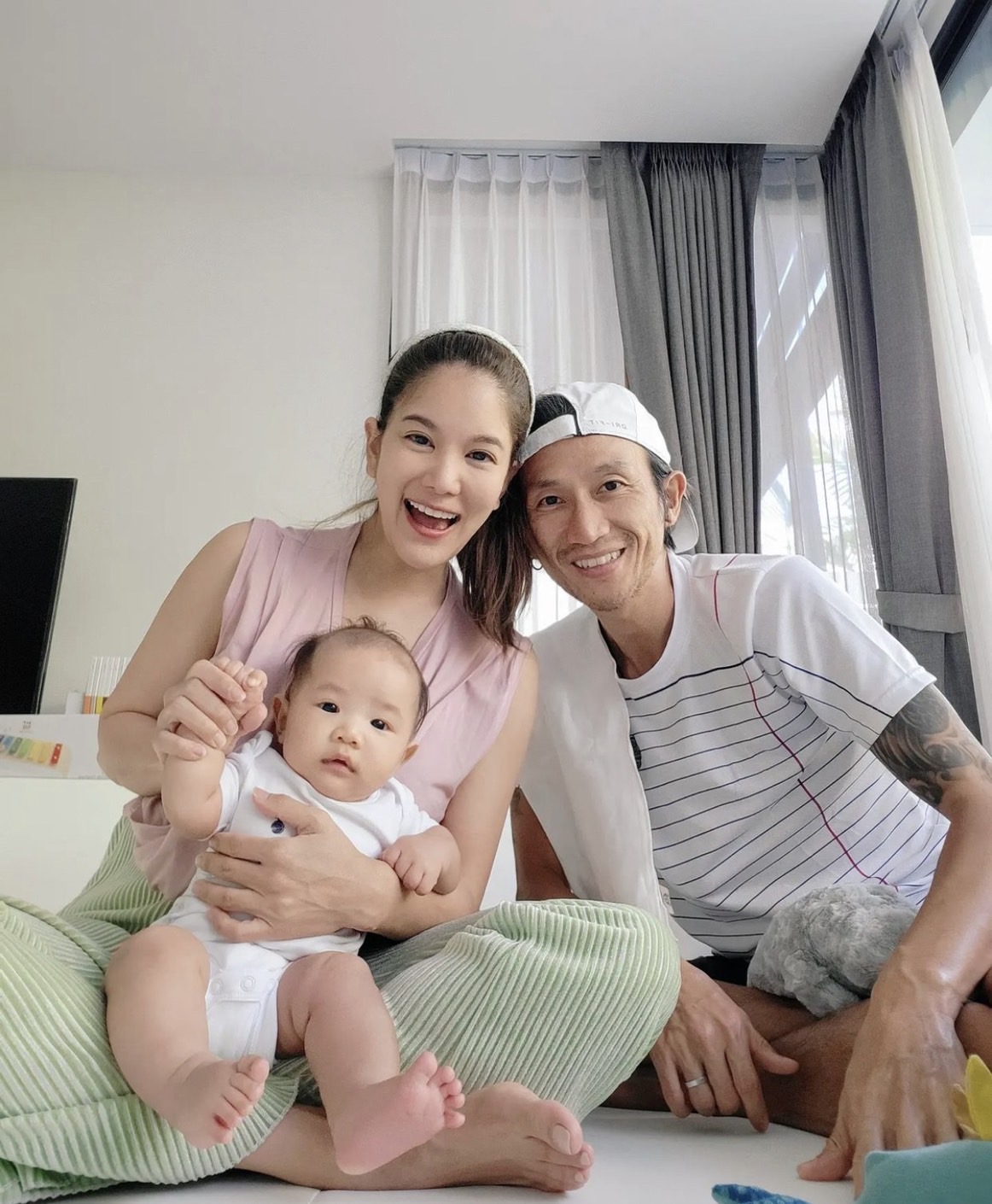 ก้อย โพสต์เล่า ตูน ได้ร้องเพลงอีกครั้ง ยิ้มออกได้อ่านคอมเมนต์ หลังไม่เคยกล้าดู ก้อย โพสต์เล่า ตูน ได้ร้องเพลงอีกครั้ง ยิ้มออกได้อ่านคอมเมนต์ หลังไม่เคยกล้าดู
