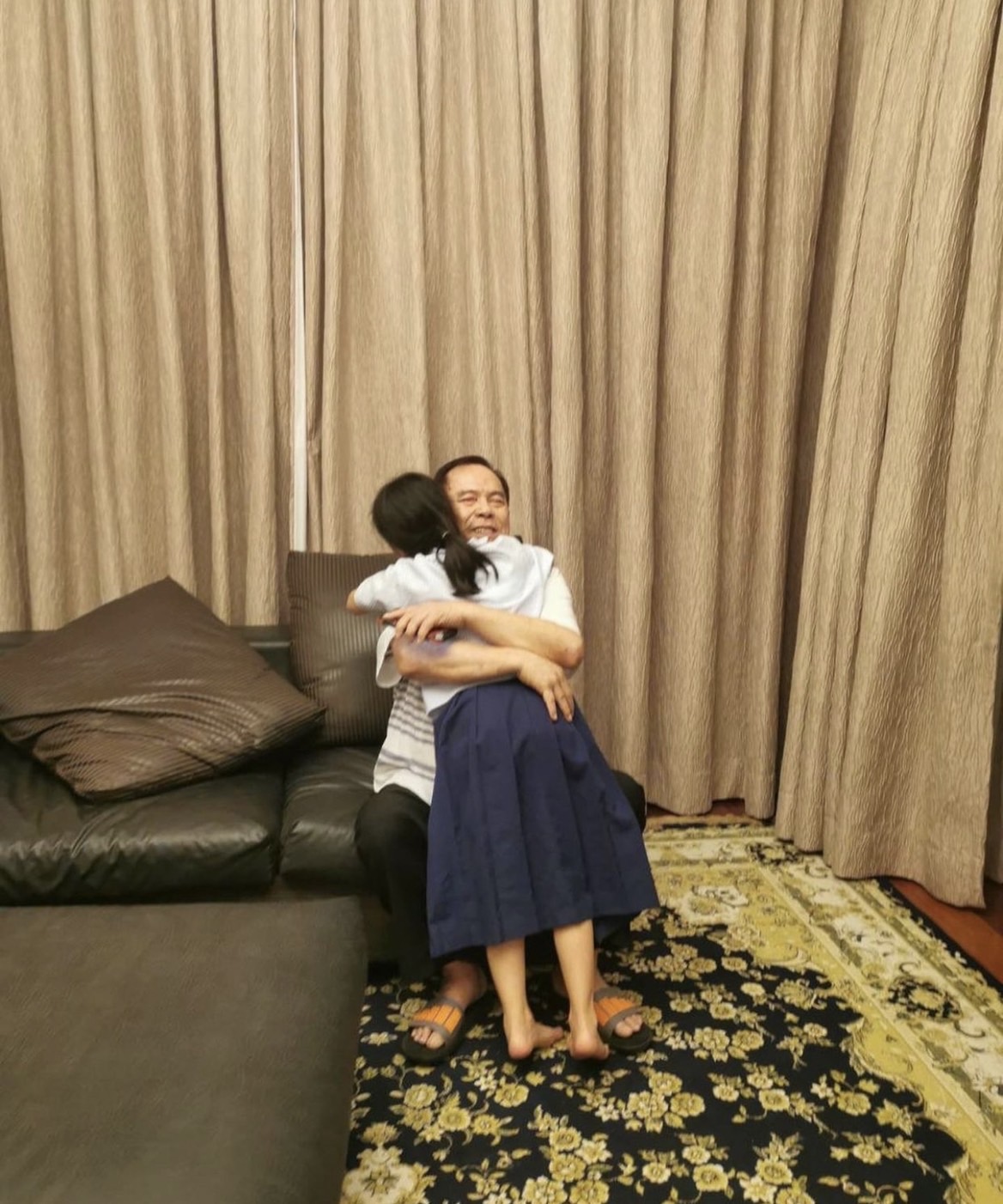 ปู่ไพวงษ์ -คุณย่าชื่นใจ แอฟ ทักษอร พา น้องปีใหม่ มากราบขอพร