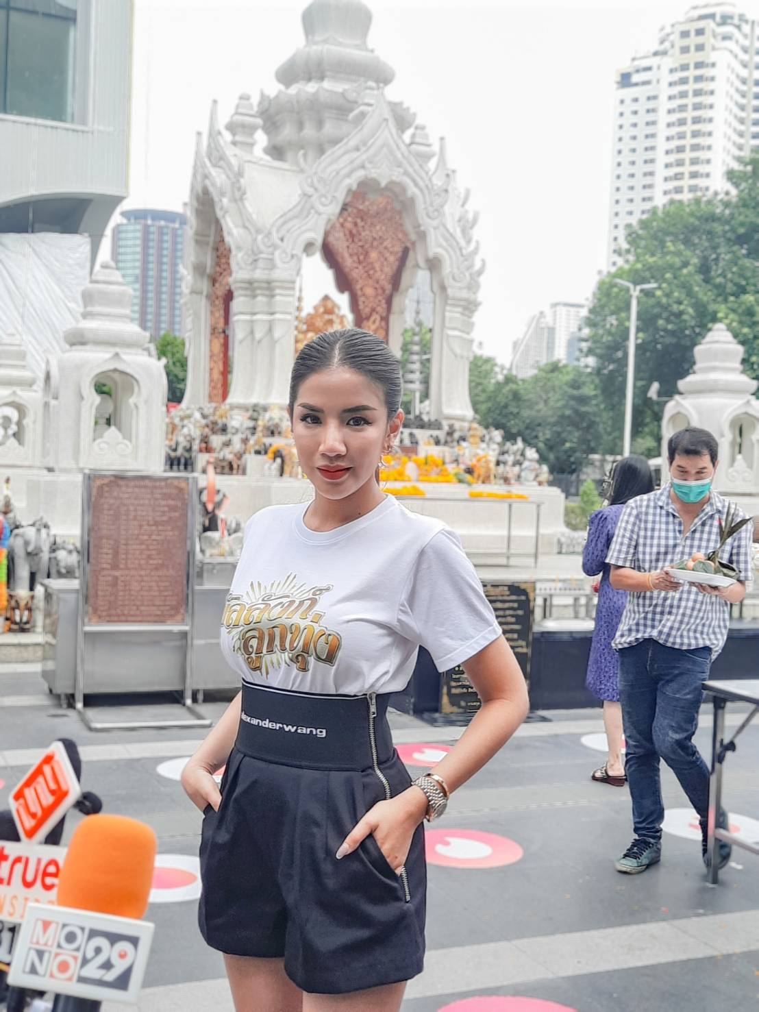 ใบเตย ตัดสินใจไม่ต่อสัญญา  ทุ่มเงินซื้อลิขสิทธิ์เพลงทั้งหมดที่เป็นของตัวเอง