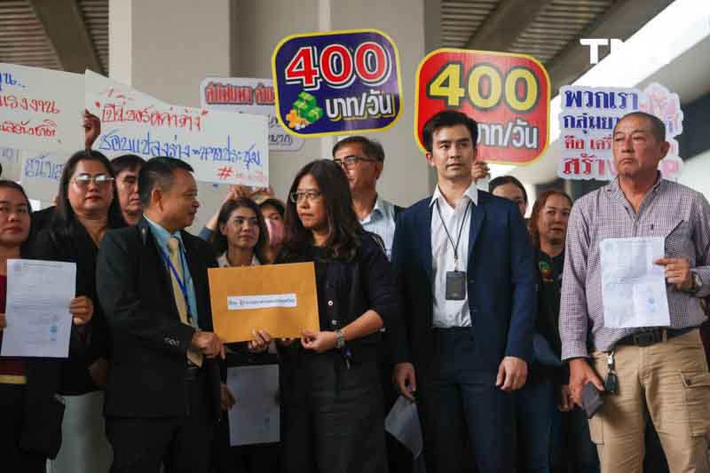 ผู้ใช้แรงงานรวมตัว จี้ “แบงก์ชาติ” ส่งชื่อเป็นคณะกรรมการค่าจ้างขั้นต่ำแทน “เมธี” หวังเร่งพิจารณาปรับค่าขั้นต่ำ 400 บาท ผู้ใช้แรงงานรวมตัว จี้ “แบงก์ชาติ” ส่งชื่อเป็นคณะกรรมการค่าจ้างขั้นต่ำแทน “เมธี” หวังเร่งพิจารณาปรับค่าขั้นต่ำ 400 บาท