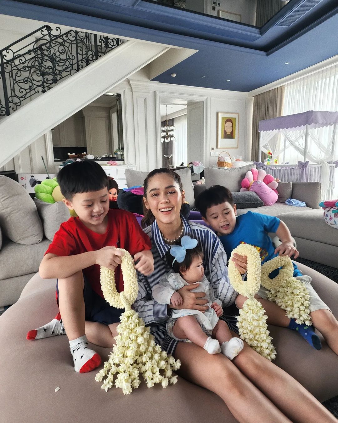 ่เจ้าแม่แฟชั่น “ชมพู่ อารยา” เตรียมห่างลูกนาน 7 วันลุยงานที่ปารีส (มีคลิป)