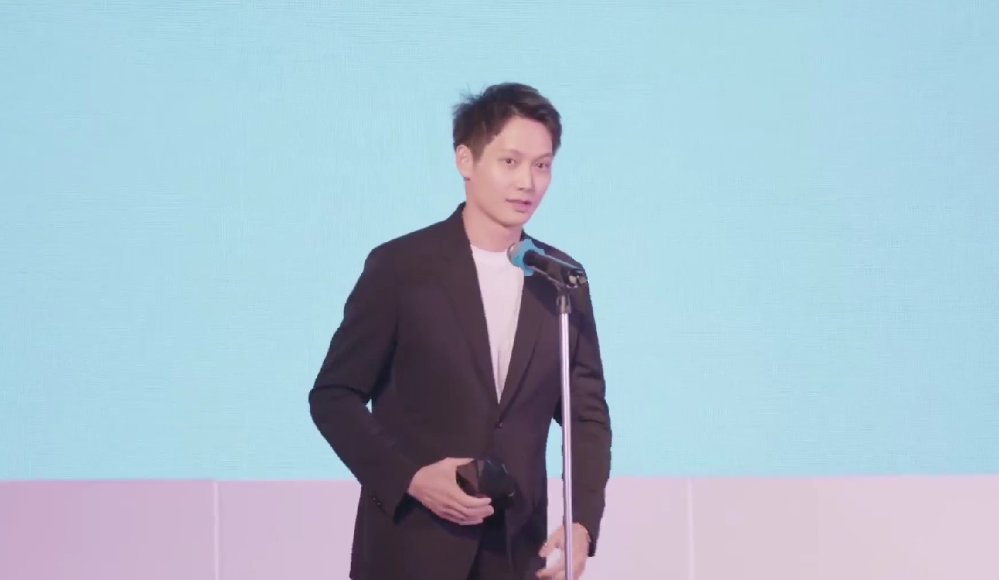 Blue Again คว้า 5 รางวัล ด้าน แพนเค้ก คว้านำหญิง จาก Six Character ใน ชมรมวิจารณ์บันเทิง Blue Again คว้า 5 รางวัล ด้าน แพนเค้ก คว้านำหญิง จาก Six Character ใน ชมรมวิจารณ์บันเทิง