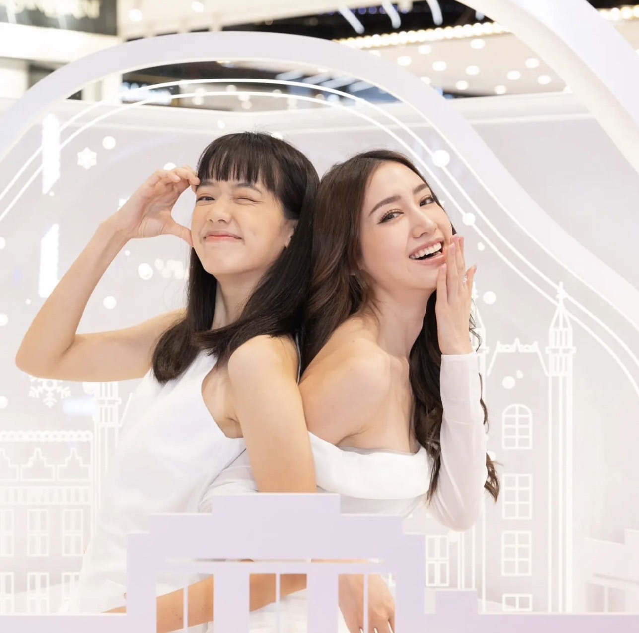 เตรียมเคลียร์ประเด็นร้อน พิม-พลอย ออกงานอีเวนต์แรกหลังเจอดราม่าคุณแม่ 20 มิ.ย นี้ เตรียมเคลียร์ประเด็นร้อน พิม-พลอย ออกงานอีเวนต์แรกหลังเจอดราม่าคุณแม่ 20 มิ.ย นี้
