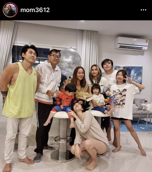 เพชรจ้า ร่วมเฟรมครอบครัว นิวเคลียร์ แฟนคลับดีใจเป็นโมเมนต์ที่อบอุ่น เพชรจ้า ร่วมเฟรมครอบครัว นิวเคลียร์ แฟนคลับดีใจเป็นโมเมนต์ที่อบอุ่น