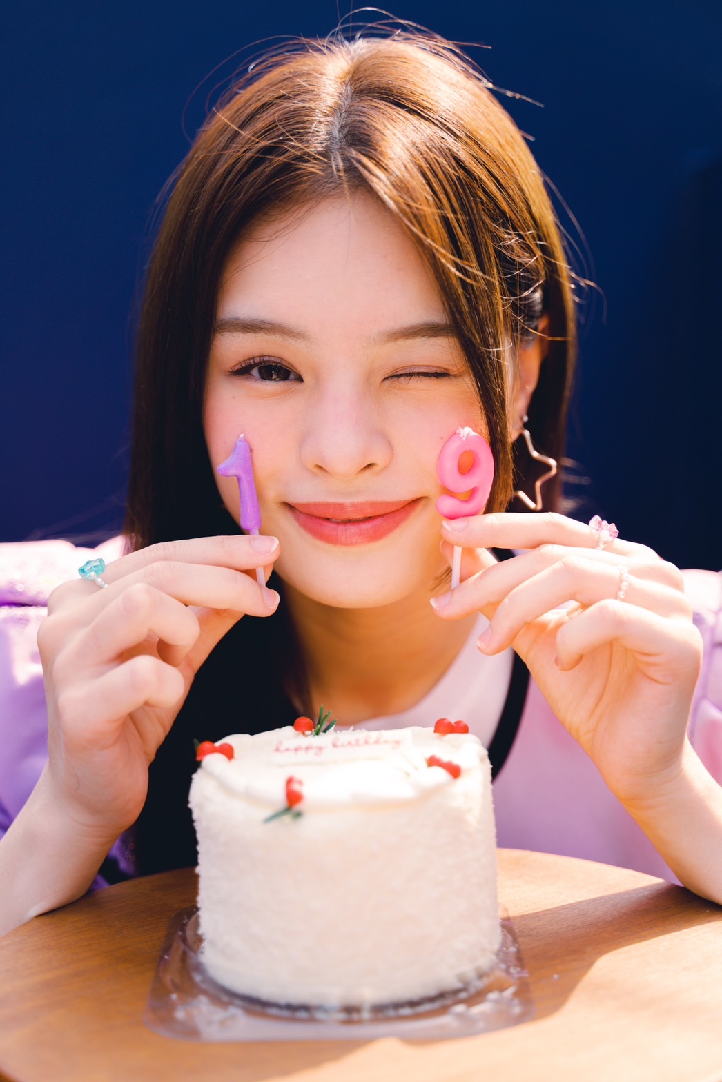 “แอลลี่” ฉลองวันเกิดวัย19 ปี ครอบครัวและแฟนคลับร่วมเซอร์ไพรส์ “แอลลี่” ฉลองวันเกิดวัย19 ปี ครอบครัวและแฟนคลับร่วมเซอร์ไพรส์