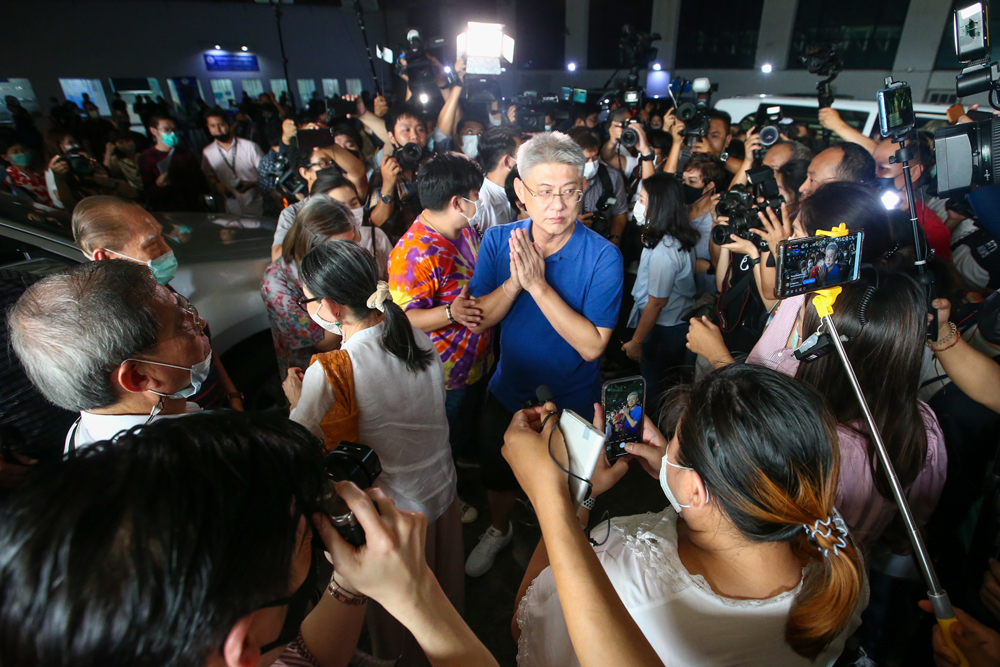 ประมวลภาพ สรยุทธ พ้นคุก คนดังร่วมให้กำลังใจเพียบ ประมวลภาพ สรยุทธ พ้นคุก คนดังร่วมให้กำลังใจเพียบ