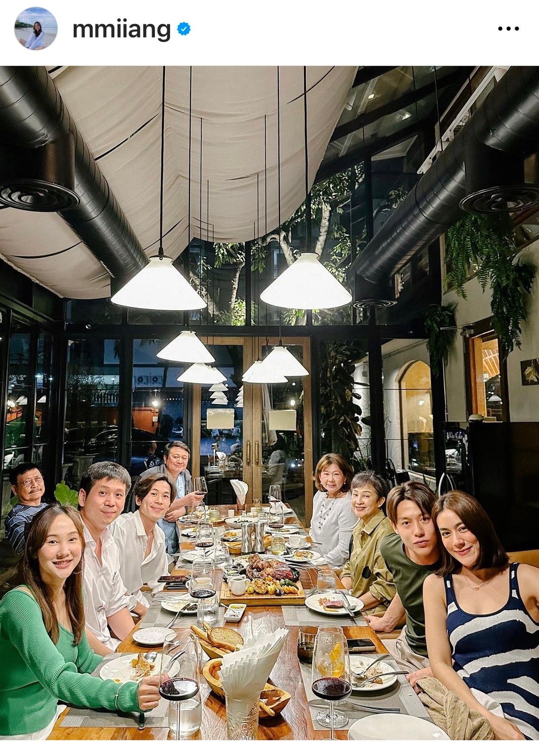 หมาก-คิม ควงคู่ฉลองวันเกิดคุณแม่ ร่วมเฟรมอบอุ่นพร้อมหน้าครอบครัว หมาก-คิม ควงคู่ฉลองวันเกิดคุณแม่ ร่วมเฟรมอบอุ่นพร้อมหน้าครอบครัว