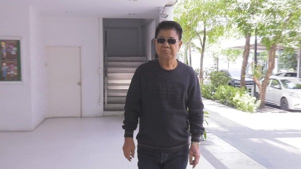 เปิดประวัติ ครูชลธี ธารทอง ครูเพลงผู้ล่วงลับ เปิดประวัติ ครูชลธี ธารทอง ครูเพลงผู้ล่วงลับ