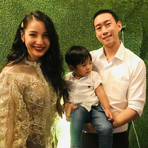 แพท ณปภา ปล่อยโฮ ศาลสั่งจำคุก เบนซ์ เรซซิ่ง 36 ปี ไม่รู้จะบอกลูกยังไง (มีคลิป) แพท ณปภา ปล่อยโฮ ศาลสั่งจำคุก เบนซ์ เรซซิ่ง 36 ปี ไม่รู้จะบอกลูกยังไง (มีคลิป)