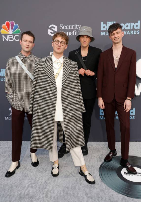 เมแกน ฟ๋อกซ์ และ Machine Gun Kelly นำทีมคนดังสร้างสีสันบนงานพรมแดง Billboard Music Awards ปี 2022 เมแกน ฟ๋อกซ์ และ Machine Gun Kelly นำทีมคนดังสร้างสีสันบนงานพรมแดง Billboard Music Awards ปี 2022