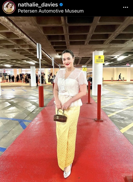 นาตาลี เดวิส ใส่ชุดผ้าไทยออกงาน LA Fashion week 