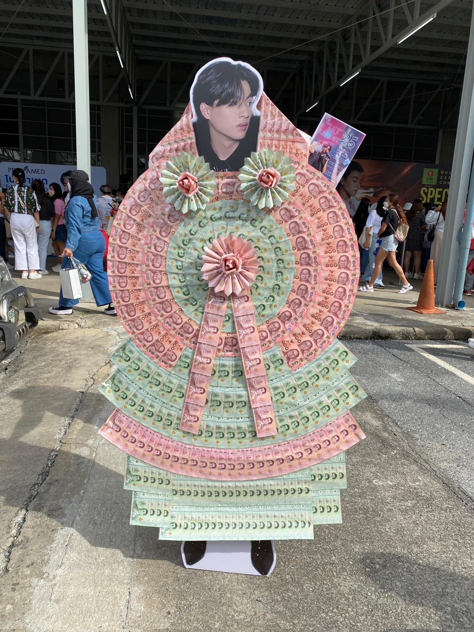 กลัฟ คณาวุฒิ ไม่กังวลหลังมีดราม่าฉากในละคร เผย เงินที่ได้จากแฟนคลับในวันเกิดนำไปทำบุญ