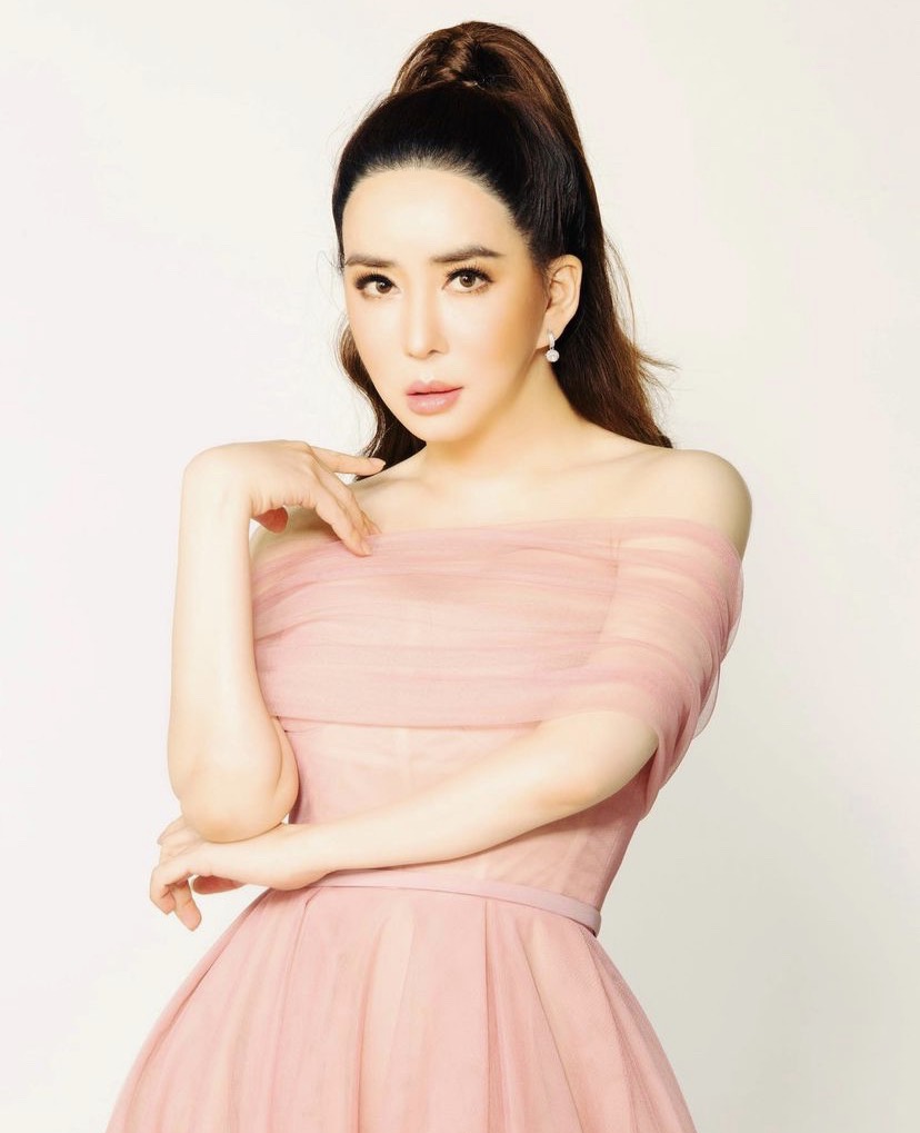 ชุดว่ายน้ำ ราคา 1 แสน แม่แอน จัดให้ลูกสาวใส่ไปทะเล