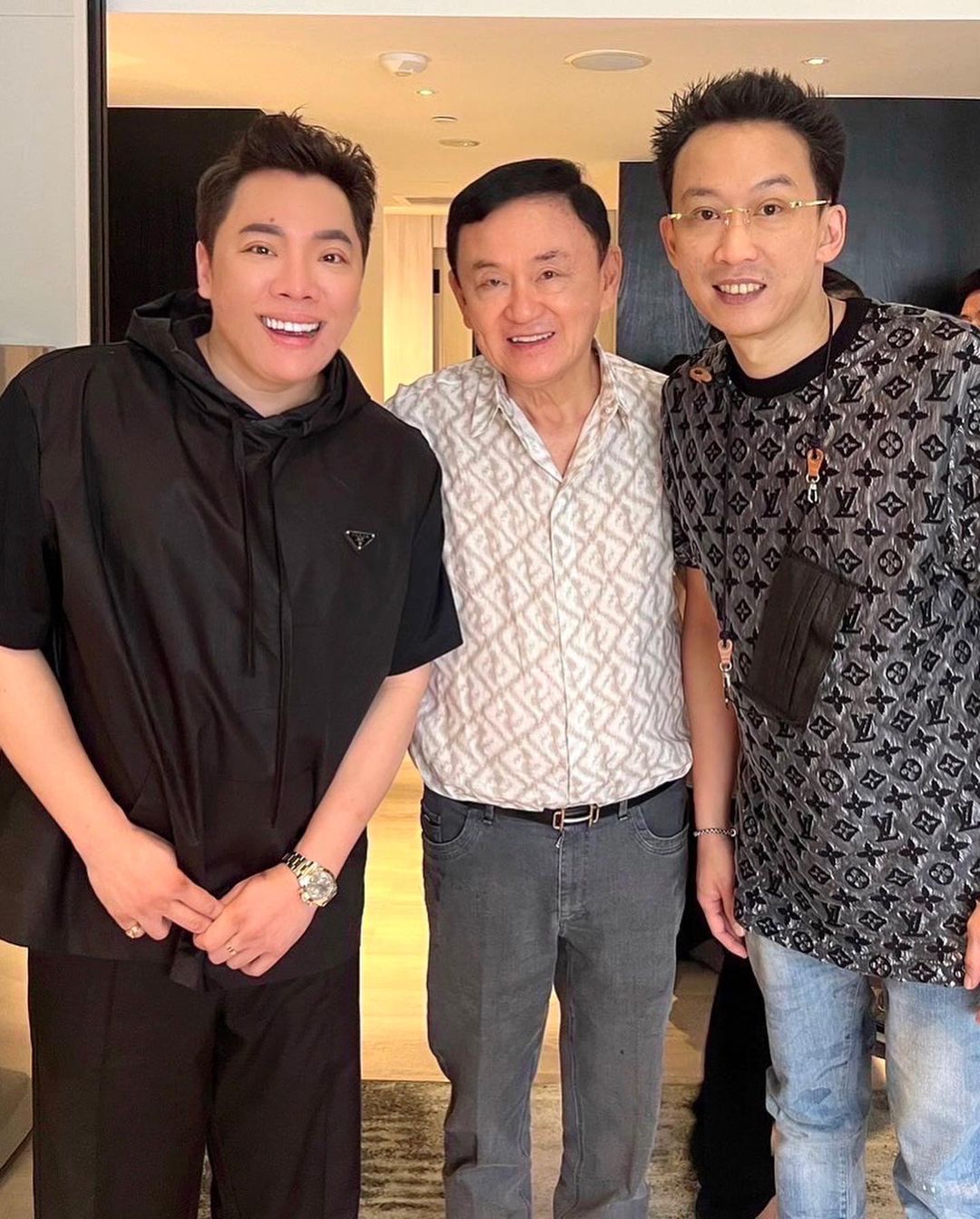  ทักษิณกลับไทย! มดดำ คชาภา เผยคลิปนาทีประวัติศาสตร์