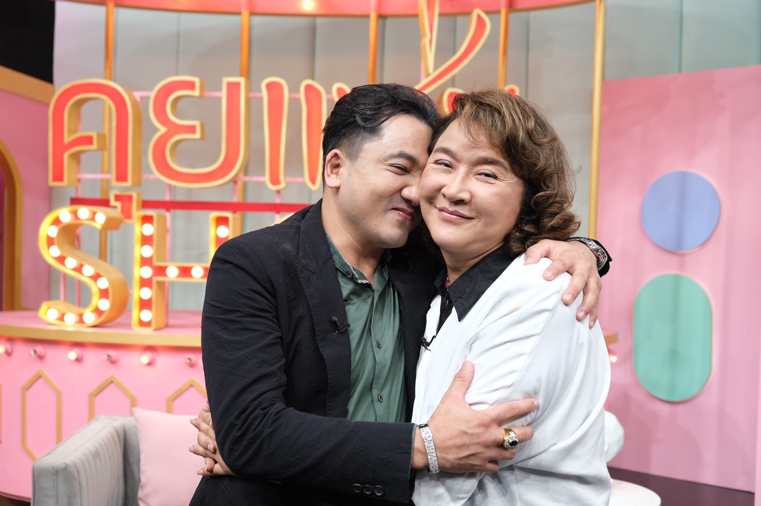 อ้วน รีเทิร์น ปลื้ม หมอย้ง เซอร์ไพรส์มอบของขวัญให้ หลังคบมานานกว่า 10 ปี อ้วน รีเทิร์น ปลื้ม หมอย้ง เซอร์ไพรส์มอบของขวัญให้ หลังคบมานานกว่า 10 ปี