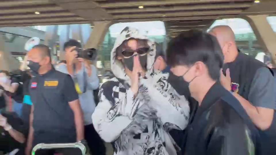 หล่อทะลุแมสก์ แบมแบม เดินทางถึงเมืองไทยแล้ว เตรียมเค้าท์ดาวน์ปีใหม่กับแฟนๆ หล่อทะลุแมสก์ แบมแบม เดินทางถึงเมืองไทยแล้ว เตรียมเค้าท์ดาวน์ปีใหม่กับแฟนๆ