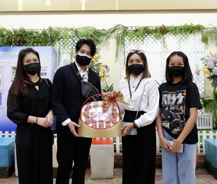 มอบแล้ว 220,000 บาท กระแต อาร์สยาม เยียวยาฮีโร่อาสาดับเพลิง 