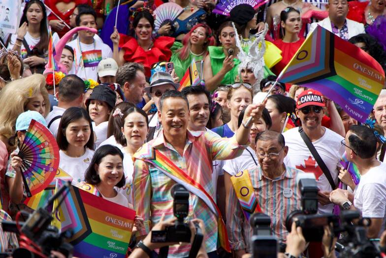 ฉลองยิ่งใหญ่ บางกอกไพรด์เฟสติวัล มหาปรากฏการณ์พาเหรดชาวสีรุ้งเต็มพื้นที่ย่านสยาม ฉลองยิ่งใหญ่ บางกอกไพรด์เฟสติวัล มหาปรากฏการณ์พาเหรดชาวสีรุ้งเต็มพื้นที่ย่านสยาม