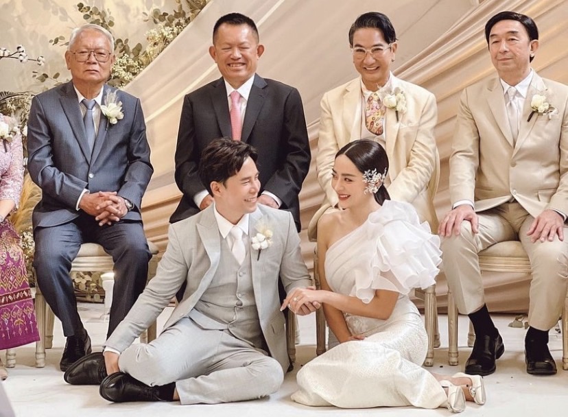 บรรยากาศสุดชื่นมื่น ปุยฝ้าย ควง ตาม เข้าพิธีหมั้น ครอบครัว-เพื่อนแห่ยินดี บรรยากาศสุดชื่นมื่น ปุยฝ้าย ควง ตาม เข้าพิธีหมั้น ครอบครัว-เพื่อนแห่ยินดี