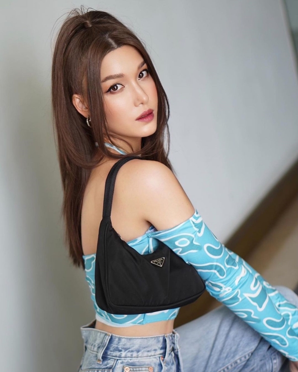 แจ็คกี้  ชาเคอลีน ดึงผมโชว์ หลังเจอถาม ใส่วิกหรือเปล่า??