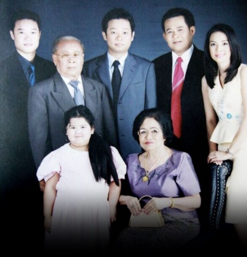 เป็ด เชิญยิ้ม โพสต์อาลัย ครบรอบ 70 ปี ของคุณพ่อและคุณแม่