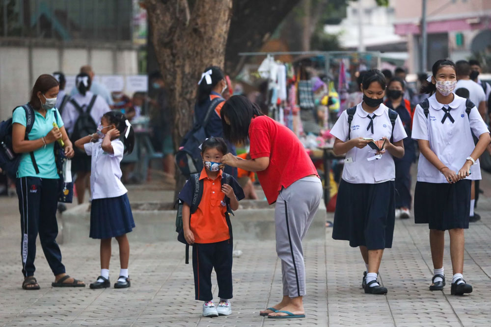 ‘สนามแข่งขันแฟชั่นไปรเวท’ ศธ.ยกเลิกเครื่องแบบ หวังลดภาระ แต่เจอเสียงทักเรื่อง ‘ความเหลื่อมล้ำ’ ‘สนามแข่งขันแฟชั่นไปรเวท’ ศธ.ยกเลิกเครื่องแบบ หวังลดภาระ แต่เจอเสียงทักเรื่อง ‘ความเหลื่อมล้ำ’