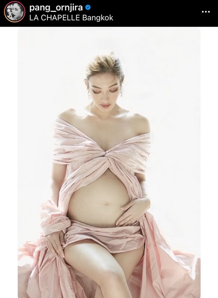 แป้ง อรจิรา อุ้มท้องถ่ายแบบ แฟชั่นว่าที่คุณแม่...