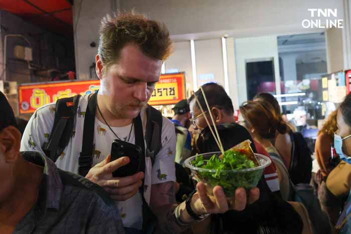 นทท.แน่นถนนเยาวราช กินสตรีทฟู้ด ตอกย้ำย่านท่องเที่ยวยอดฮิต