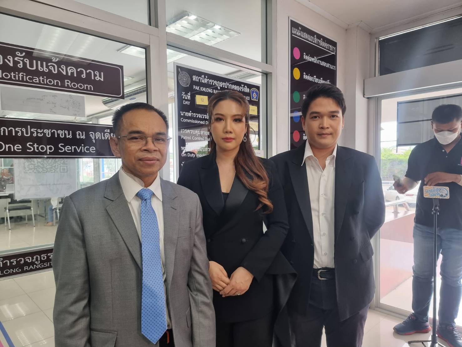 พิธีกรดัง “ปอเปี๊ยะ” พร้อมด้วย “ทนายเกิดผล” แจ้งความหมิ่นประมาทด้วยการโฆษณา เปิ้ล ไอริณ พิธีกรดัง “ปอเปี๊ยะ” พร้อมด้วย “ทนายเกิดผล” แจ้งความหมิ่นประมาทด้วยการโฆษณา เปิ้ล ไอริณ