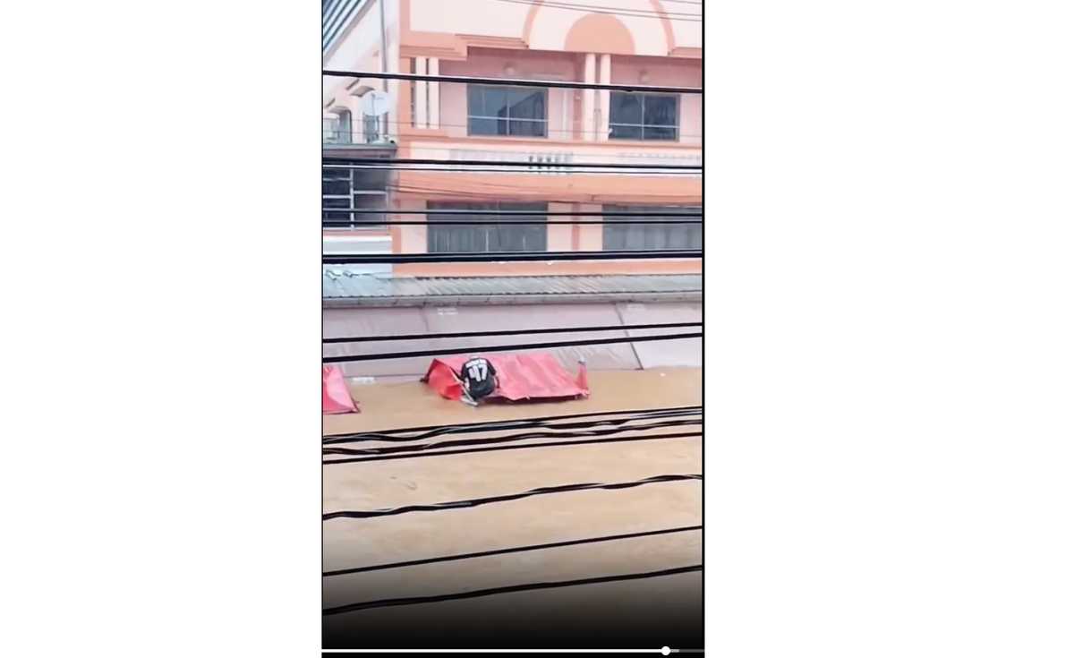 น้ำท่วมแม่สาย เกือบมิดหลังคา เร่งช่วยชาวบ้านนับพันครอบครัว น้ำท่วมแม่สาย เกือบมิดหลังคา เร่งช่วยชาวบ้านนับพันครอบครัว
