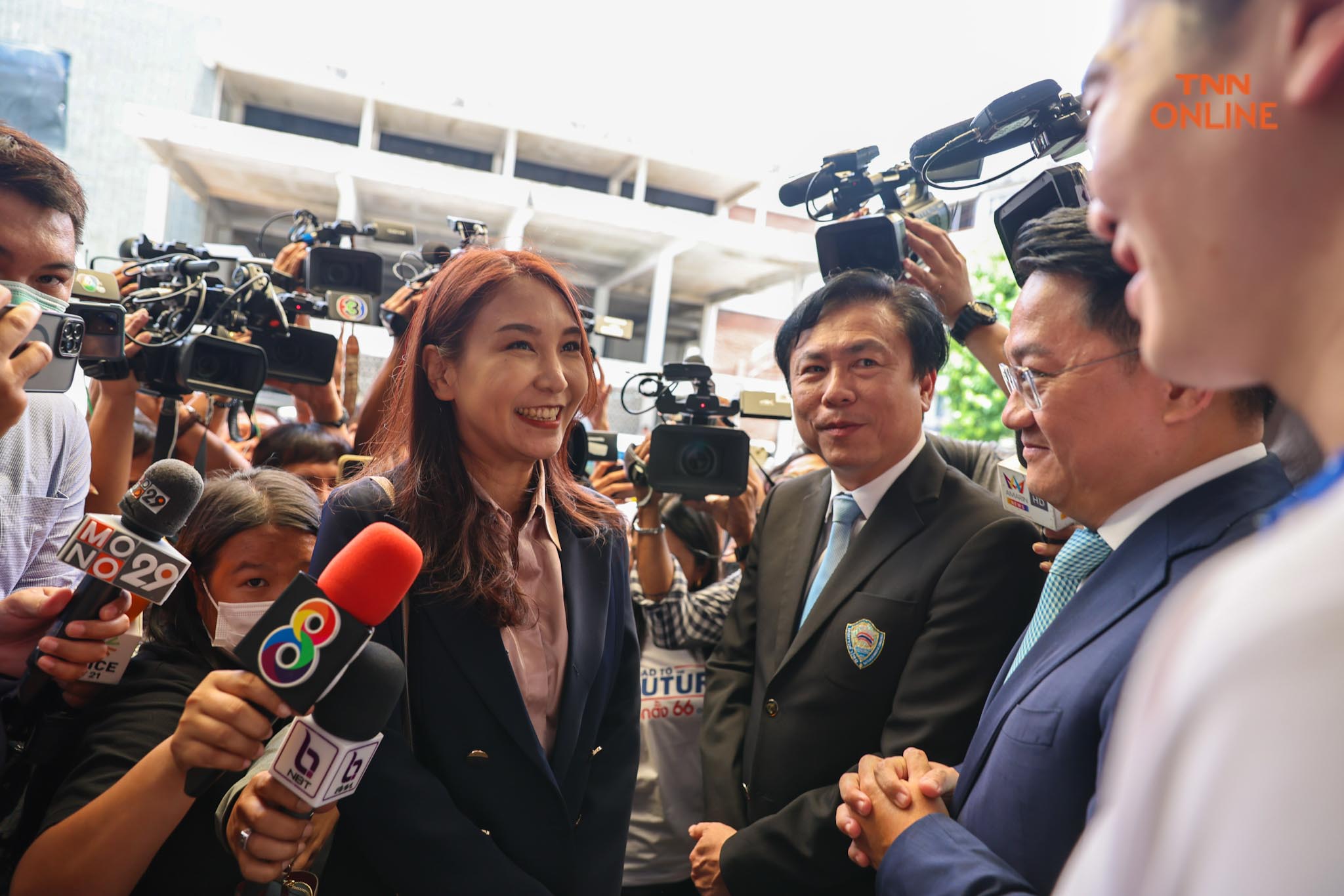 'พิธา' คุย 'หอการค้าไทย' นโยบายสอดคล้องย้ำต้องถกเรื่องค่าแรง 450 บาท พยายามรักษากรอบเวลา 100 วันแรกหวังจัดตั้งรัฐบาลสำเร็จโดยเร็ว 'พิธา' คุย 'หอการค้าไทย' นโยบายสอดคล้องย้ำต้องถกเรื่องค่าแรง 450 บาท พยายามรักษากรอบเวลา 100 วันแรกหวังจัดตั้งรัฐบาลสำเร็จโดยเร็ว