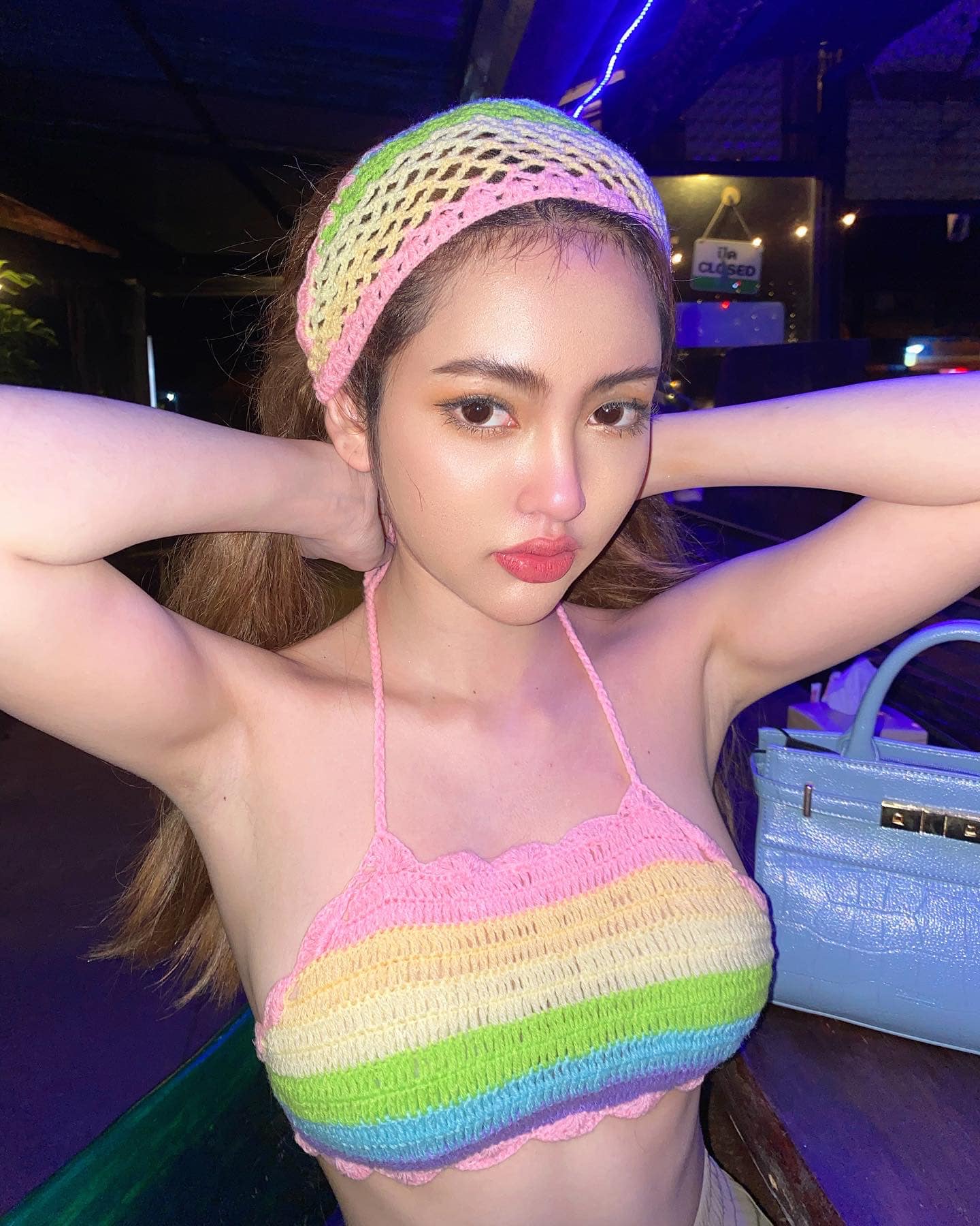 โนอา ภญมณ เข้าพบตำรวจมอบหลักฐานเพิ่มเติม หลังถูกทำร้ายร่างกาย 