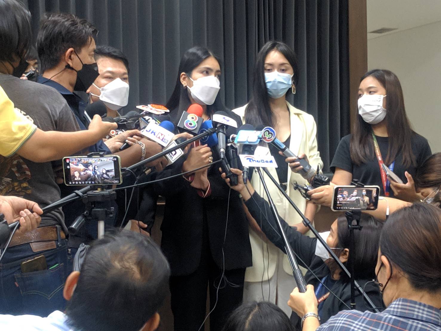 อยากเป็นจำเลยแล้ว! กระติก-แซน บุกงานอัยการสูงสุดร้องขอความเป็นธรรม 