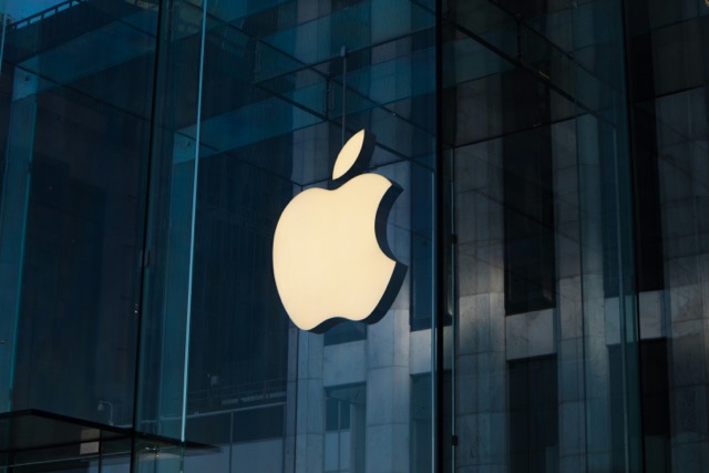 ลือ ! Apple อาจซุ่มทำ iPhone และ iPad จอพับได้หลังปล่อย Vision Pro