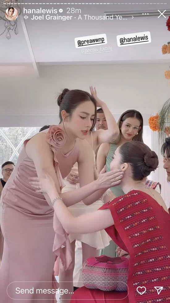 หมั้นแล้ว! อ๊อฟ ชนะพล-ฮาน่า ลีวิส เข้าพิธีบายศรีสู่ขวัญตามประเพณีอีสาน หมั้นแล้ว! อ๊อฟ ชนะพล-ฮาน่า ลีวิส เข้าพิธีบายศรีสู่ขวัญตามประเพณีอีสาน